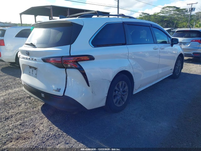 2021 TOYOTA SIENNA 5TDKRKEC1MS071403 Photo 3