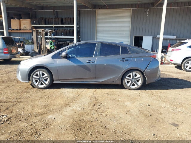 JTDKARFU0H3539488 Toyota Prius Three Touring