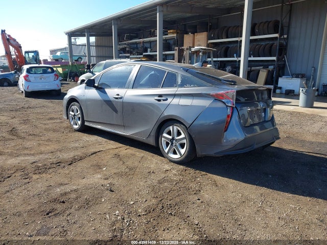 JTDKARFU0H3539488 Toyota Prius Three Touring