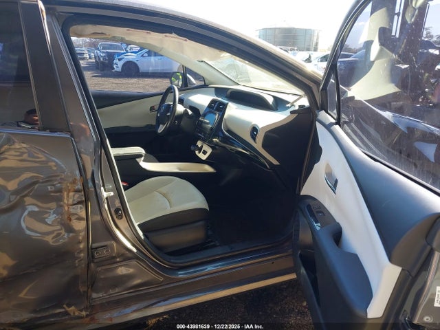 JTDKARFU0H3539488 Toyota Prius Three Touring