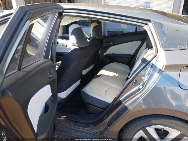 JTDKARFU0H3539488 Toyota Prius Three Touring