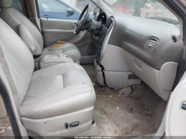 2005 CHRYSLER TOWN & COUNTRY 2C4GP54L55R123396 Photo 4