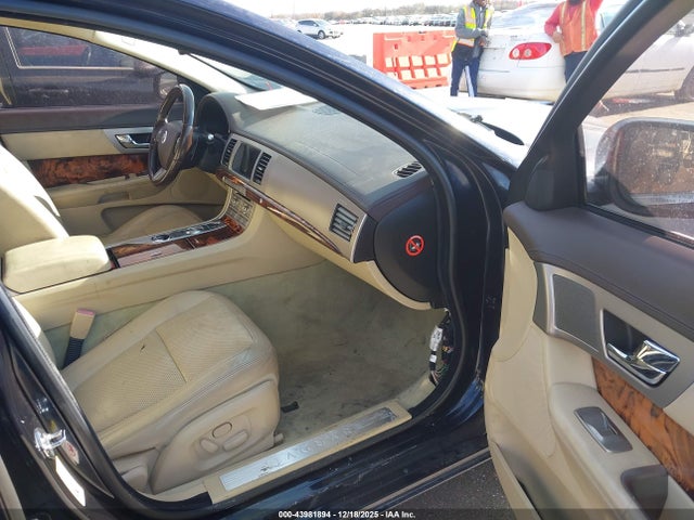 2011 JAGUAR XF SAJWA0GB2BLS19186 Photo 4