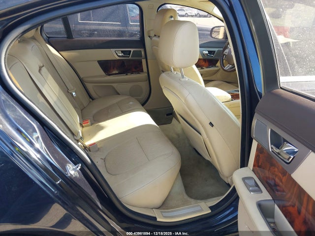 2011 JAGUAR XF SAJWA0GB2BLS19186 Photo 7