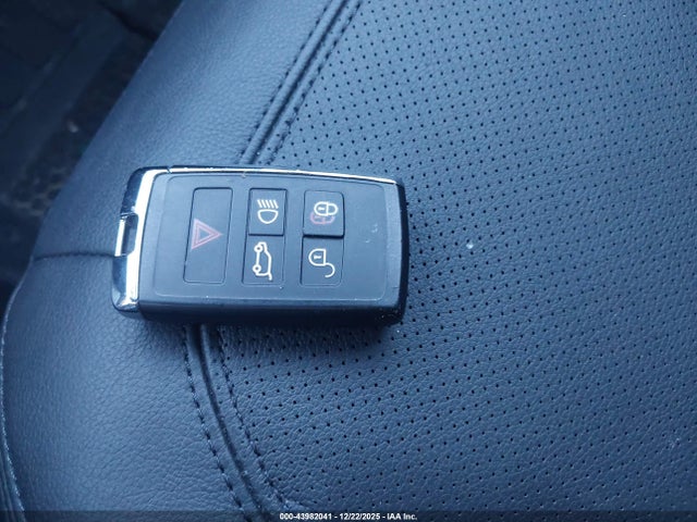 SALEJEEX7R2325776 Land Rover Defender 110 P300