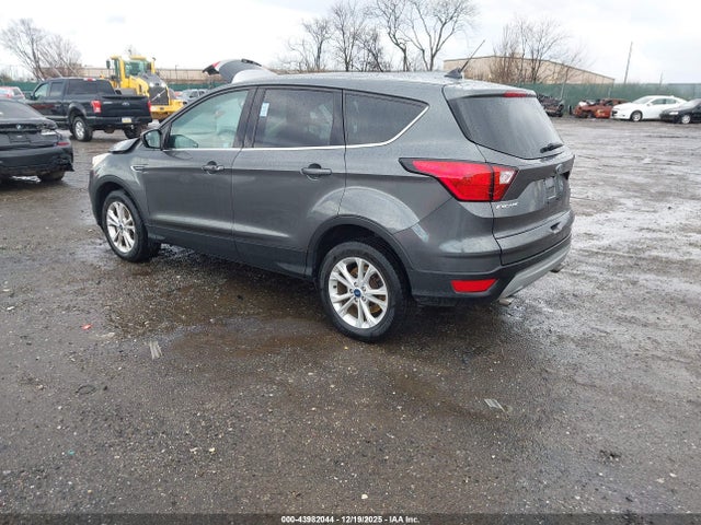 1FMCU9GDXKUA43881 Ford ESCAPE SE