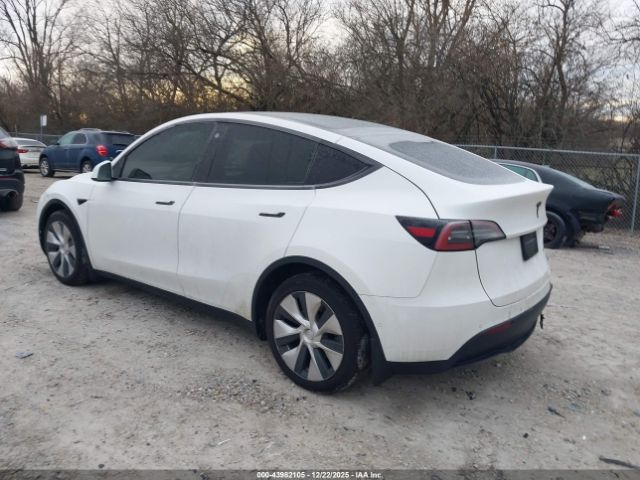 2021 TESLA MODEL Y 5YJYGDEE7MF138667 Photo 2