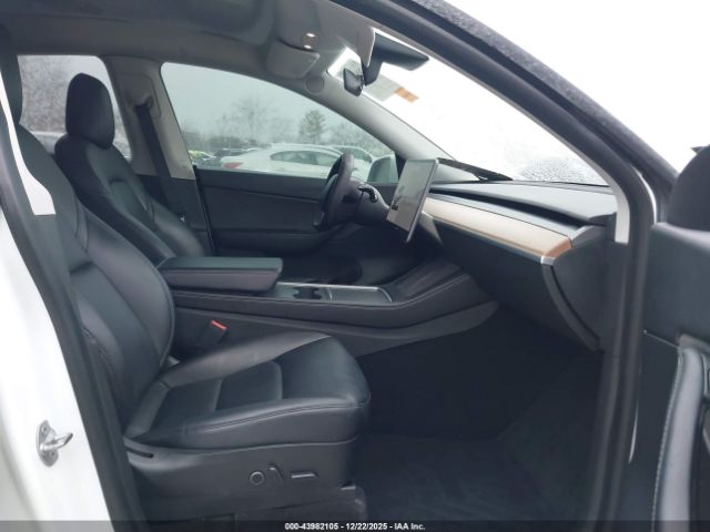 2021 TESLA MODEL Y 5YJYGDEE7MF138667 Photo 4