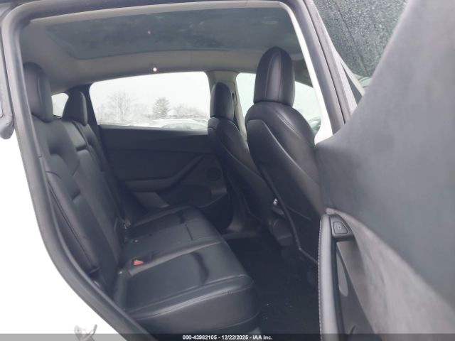 2021 TESLA MODEL Y 5YJYGDEE7MF138667 Photo 7