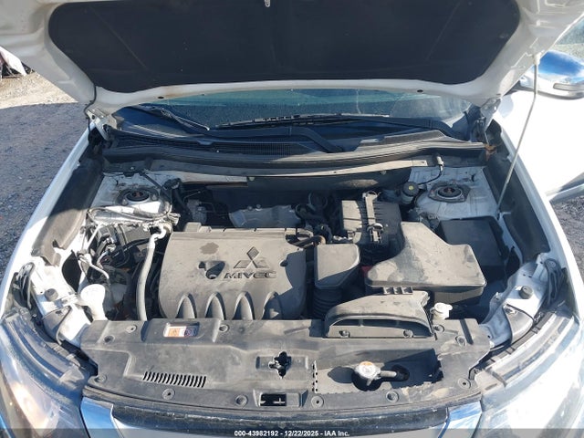 2016 MITSUBISHI OUTLANDER JA4AZ3A36GZ008415 Photo 9