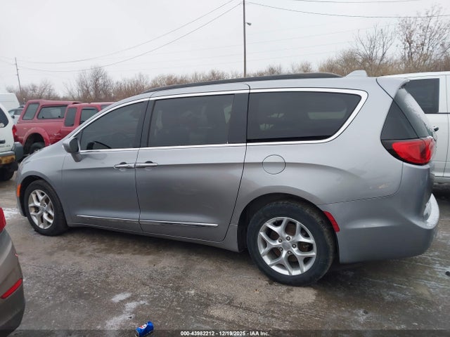 Aukcja sprzedaży 2017 Chrysler Pacifica Touring-l, vin: 2C4RC1BGXHR501235, numer aukcji: 43982212