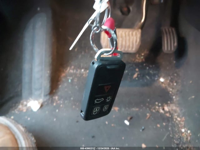 2016 VOLVO XC60 YV4612RK2G2788525 Photo 10