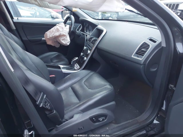 2016 VOLVO XC60 YV4612RK2G2788525 Photo 4