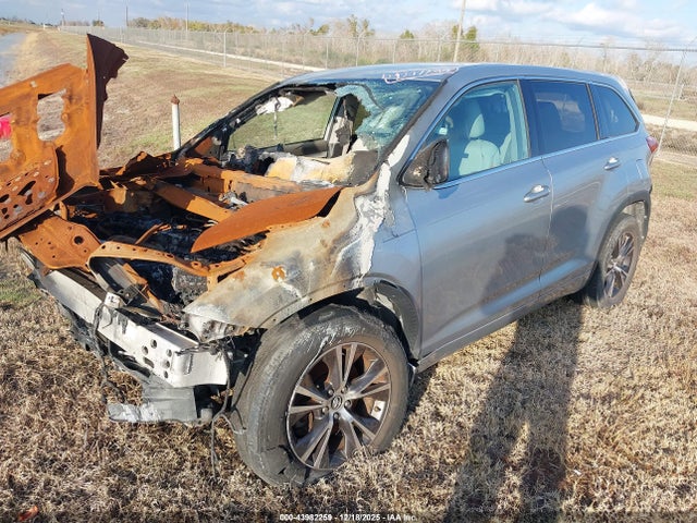 5TDZARFHXJS038131 Toyota Highlander Le