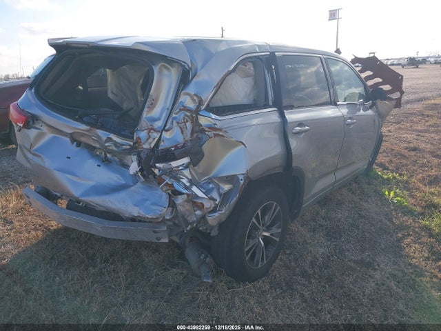5TDZARFHXJS038131 Toyota Highlander Le