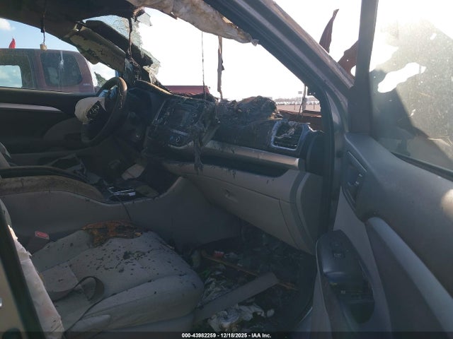 5TDZARFHXJS038131 Toyota Highlander Le