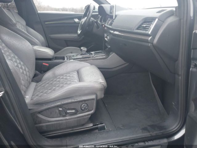 2018 AUDI SQ5 WA1A4AFY8J2033663 Photo 4