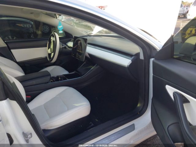 2020 TESLA MODEL 3 5YJ3E1EB3LF720252 Photo 4
