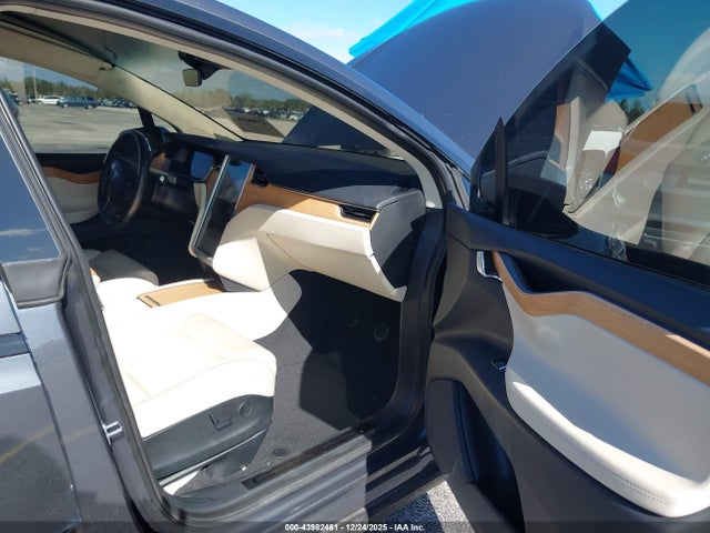 2018 TESLA MODEL X 5YJXCBE24JF142771 Photo 4