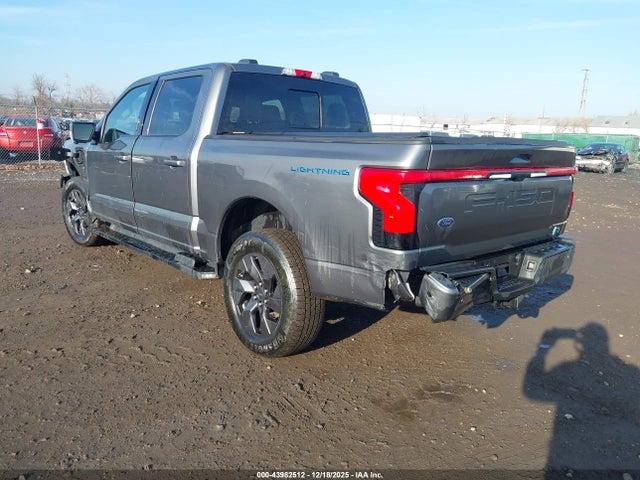 2022 FORD F-150 LIGHTNING 1FT6W1EV4NWG11074 Photo 2