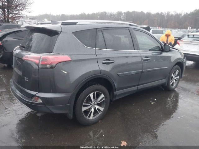 2018 TOYOTA RAV4 JTMRFREV3JD252429 Photo 3