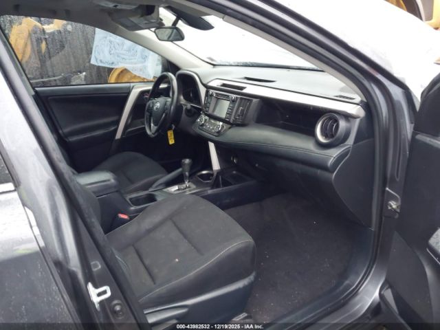 2018 TOYOTA RAV4 JTMRFREV3JD252429 Photo 4