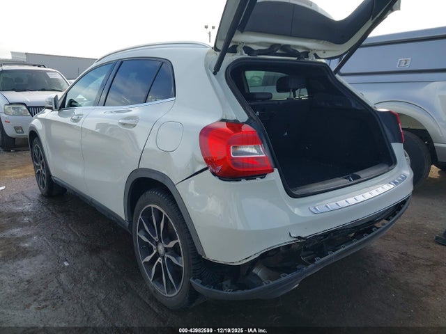 2017 MERCEDES-BENZ GLA 250 WDCTG4GB7HJ302537 Photo 2