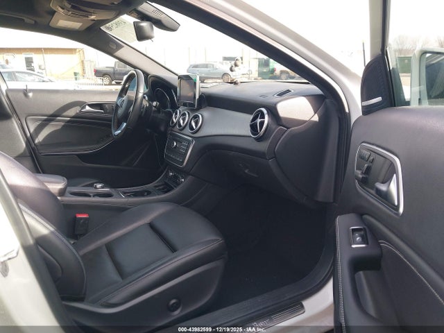 2017 MERCEDES-BENZ GLA 250 WDCTG4GB7HJ302537 Photo 4