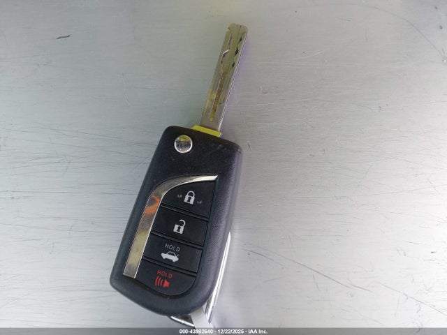 4T1C11AK3NU629506 Toyota CAMRY LE