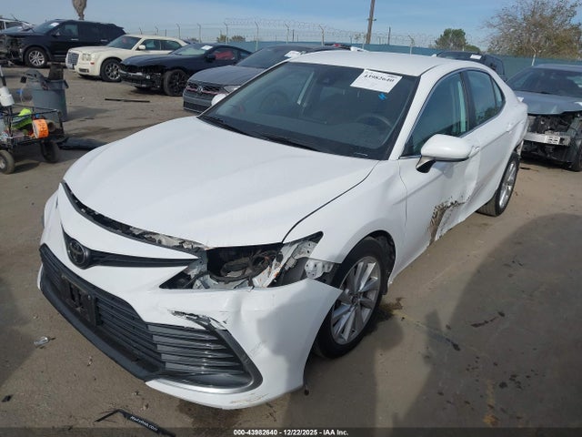 4T1C11AK3NU629506 Toyota CAMRY LE