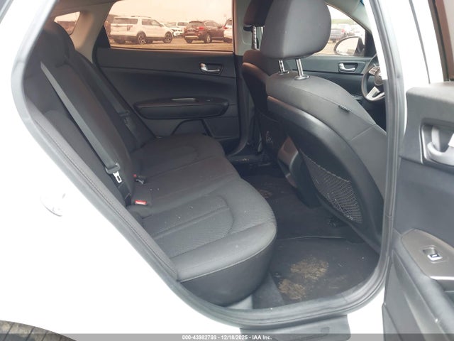 5XXGT4L39KG305050 KIA Optima Lx