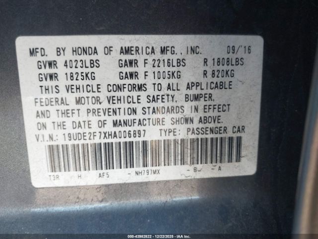 2017 ACURA ILX 19UDE2F7XHA006897 Photo 8