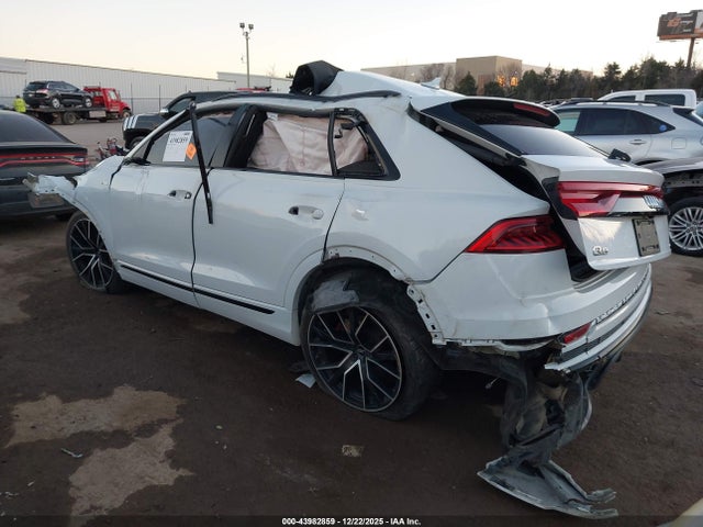 2021 AUDI Q8 WA1EVAF19MD003520 Photo 2