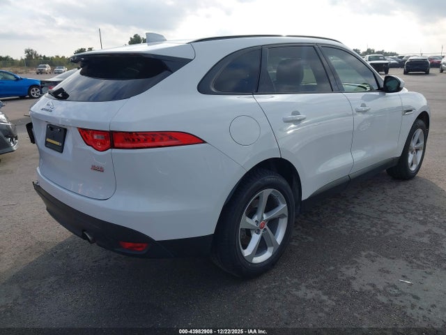 2017 JAGUAR F-PACE SADCJ2BV5HA885823 Photo 3