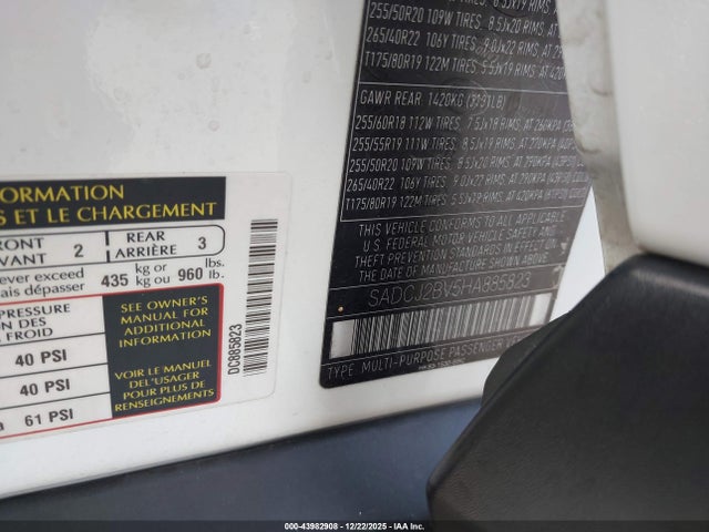 2017 JAGUAR F-PACE SADCJ2BV5HA885823 Photo 8