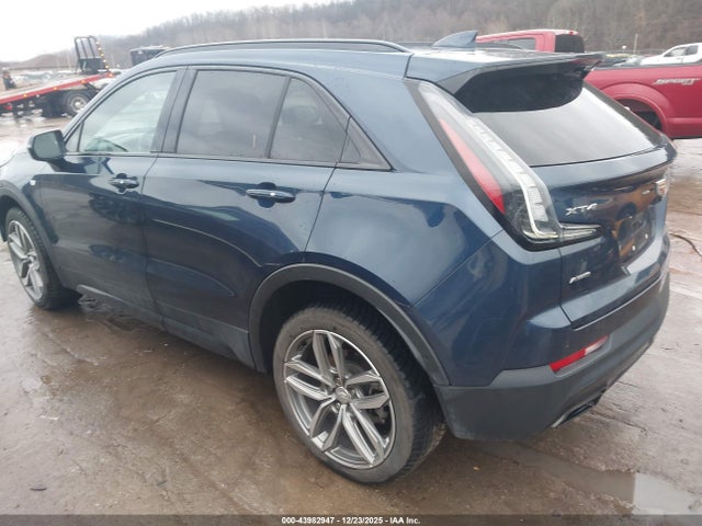 2019 CADILLAC XT4 1GYFZFR44KF212046 Photo 2