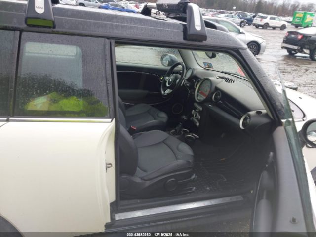 2010 MINI COOPER S CLUBMAN WMWMM3C50ATZ33179 Photo 4