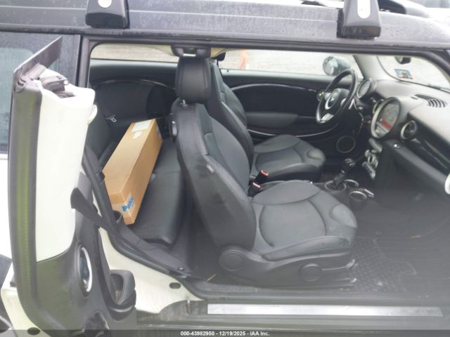 2010 MINI COOPER S CLUBMAN WMWMM3C50ATZ33179 Photo 7