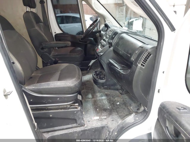 43983045 :رقم المزاد ، 3C6TRVCG6JE112648 vin ، 2018 Ram Promaster 2500 High Roof 136 Wb مزاد بيع