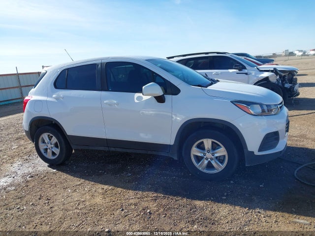 3GNCJNSB4KL174835 Chevrolet TRAX LS