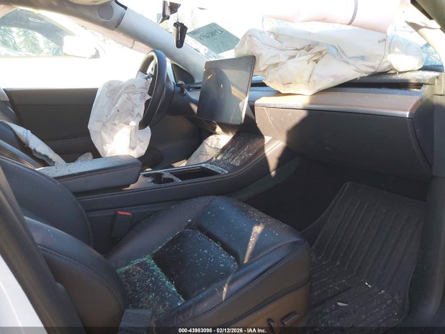 Продаж на аукціоні авто 2022 Tesla Model Y Long Range Dual Motor All-wheel Drive, vin: 7SAYGDEEXNF320917, номер лоту: 43983098