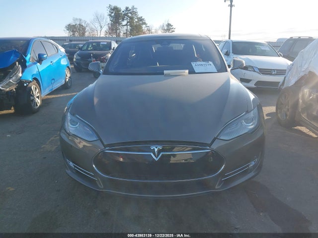 Tesla Model S 60/70/75/85 2016 5YJSA1E10GF127971 Image 12