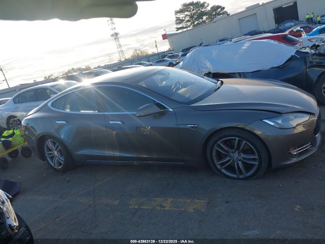 Tesla Model S 60/70/75/85 2016 5YJSA1E10GF127971 Image 13