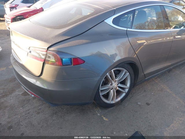 Tesla Model S 60/70/75/85 2016 5YJSA1E10GF127971 Image 19