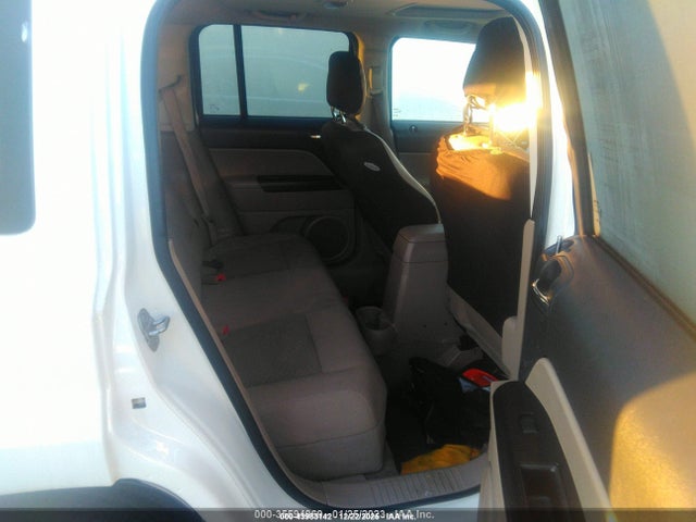 43983142 :رقم المزاد ، 1J4NF2GB7AD503620 vin ، 2010 Jeep Patriot Sport مزاد بيع
