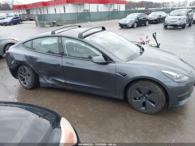 Tesla Model 3 Long Range Dual Motor All-wheel Drive 2022 5YJ3E1EB7NF251430 Image 13