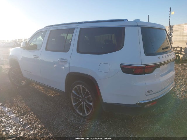 2022 JEEP WAGONEER 1C4SJUDT7NS160812 Photo 2