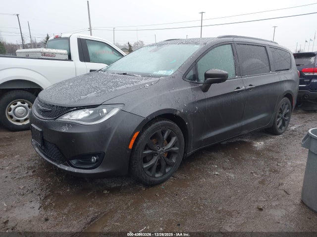 43983326 :رقم المزاد ، 2C4RC1EG5JR204181 vin ، 2018 Chrysler Pacifica Touring L Plus مزاد بيع