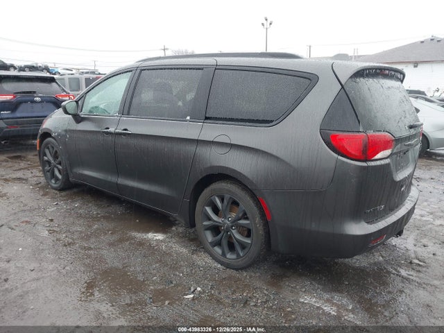 43983326 :رقم المزاد ، 2C4RC1EG5JR204181 vin ، 2018 Chrysler Pacifica Touring L Plus مزاد بيع