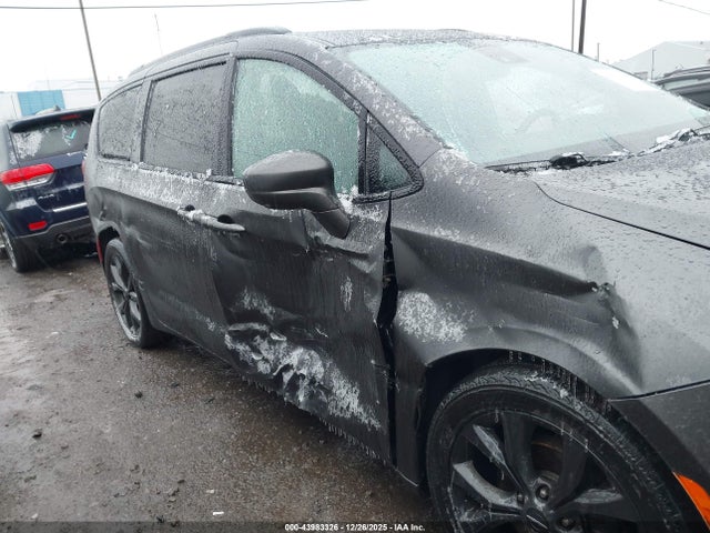 43983326 :رقم المزاد ، 2C4RC1EG5JR204181 vin ، 2018 Chrysler Pacifica Touring L Plus مزاد بيع